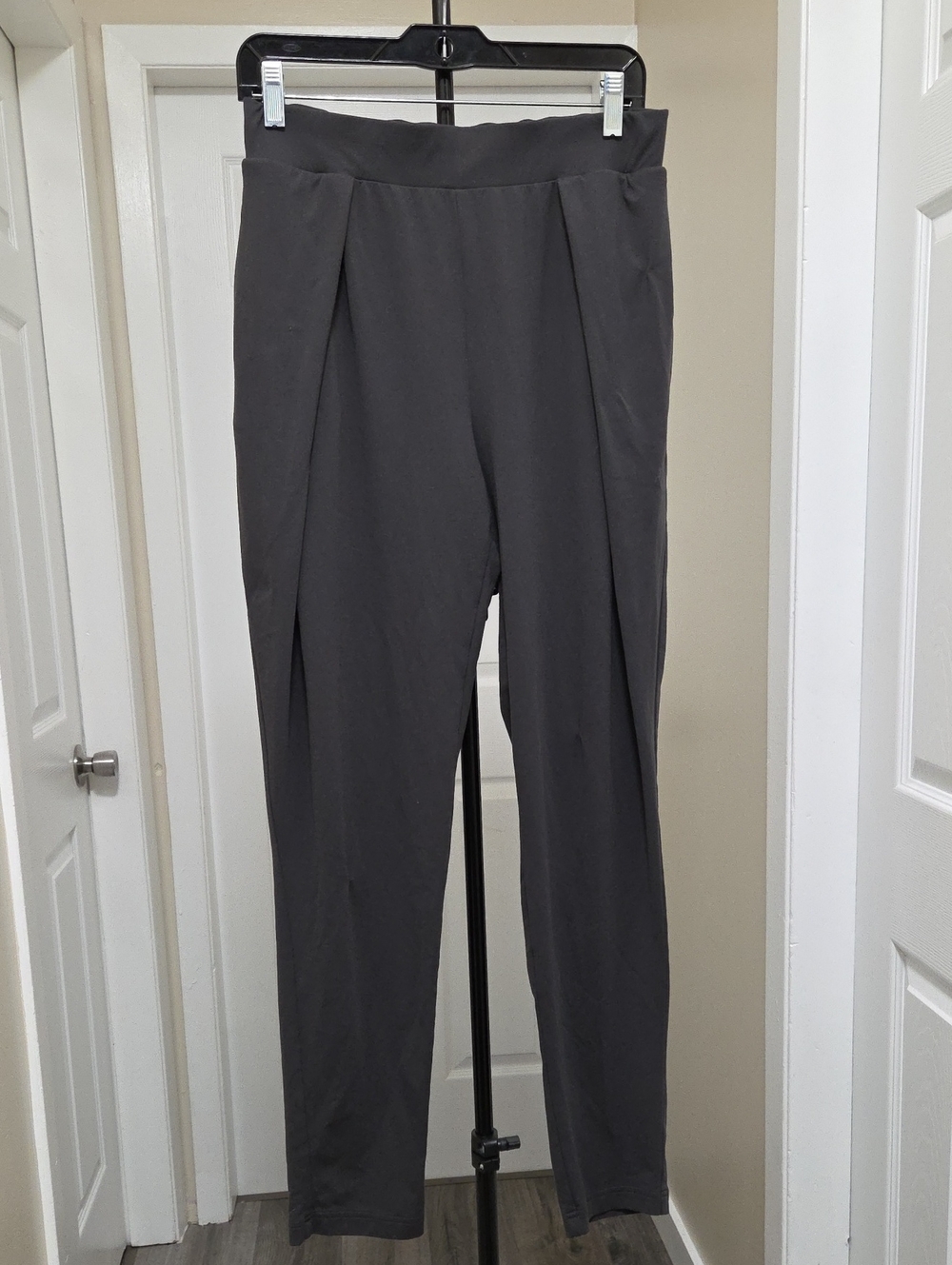 lululemon Athletica Charcoal Gray Pull-On Tapered Straight Leg Pants Stretch - Picture 2 of 8